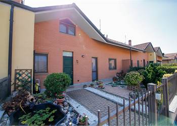 Villetta a schiera di ampia metratura 